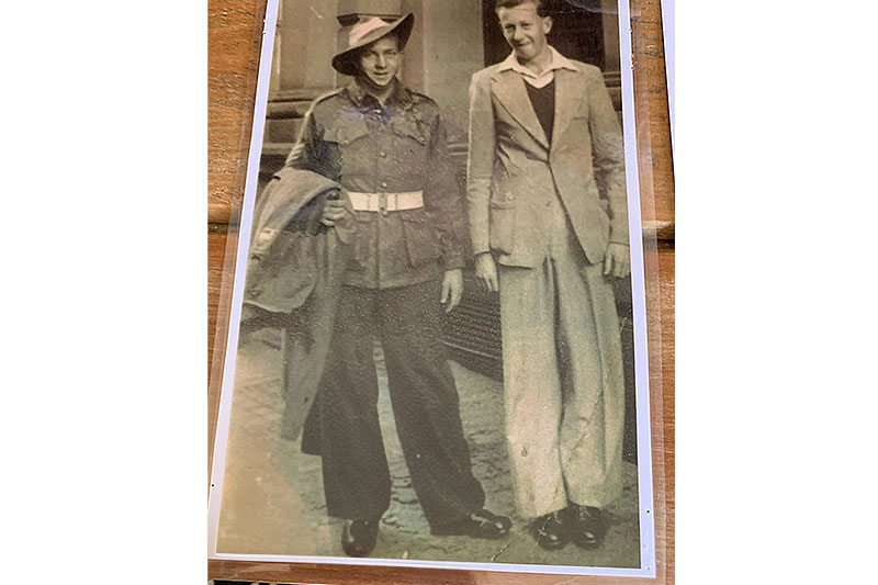World War II veteran Arthur Leggo with his bother Allan 