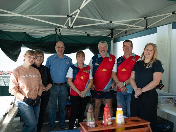 Mudgeeraba-Robina RSL Sub Branch members and Bunings staff stand together at BBQ